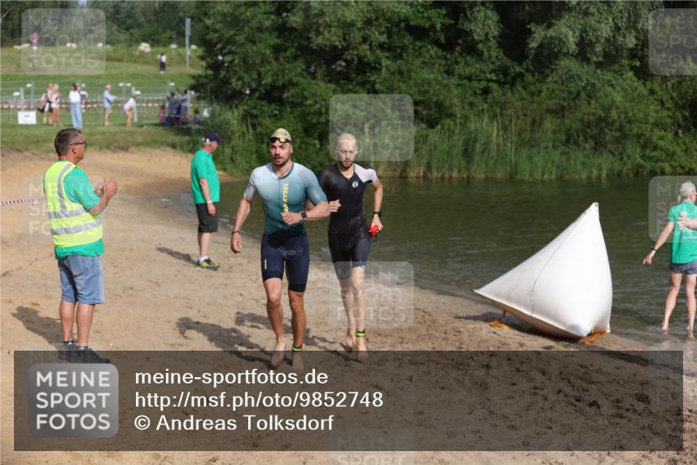 21.06.2026 - 29. Vierlanden-Triathlon Andreas Tolksdorf http://msf.ph/oto/9852748 21.06.2026 08:35:25 Schwimmen 23, 49 meine-sportfotos.de