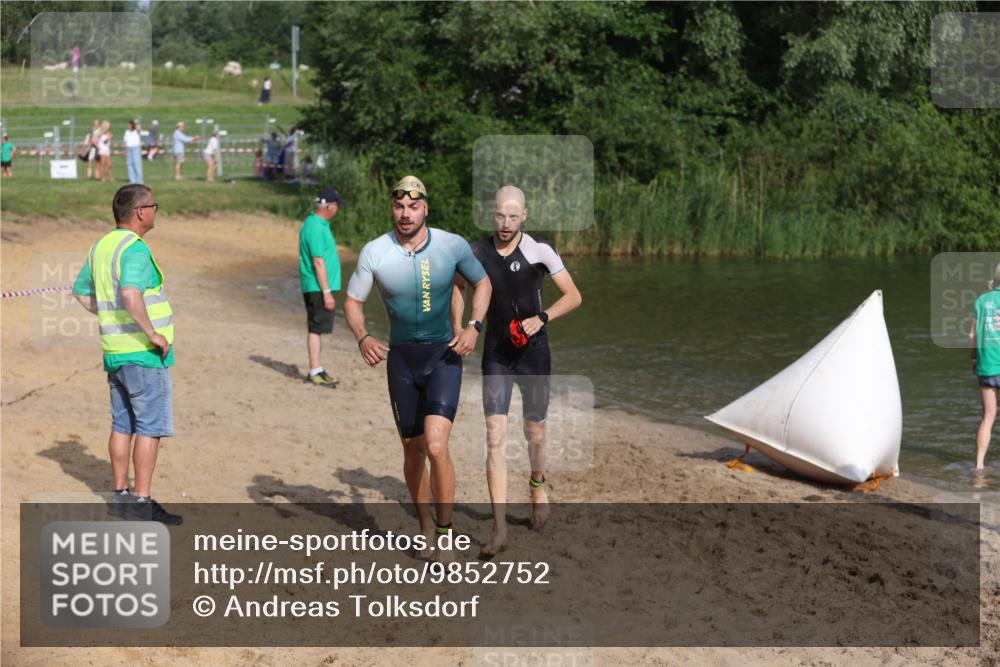 21.06.2026 - 29. Vierlanden-Triathlon Andreas Tolksdorf http://msf.ph/oto/9852752 21.06.2026 08:35:25 Schwimmen 23, 49 meine-sportfotos.de