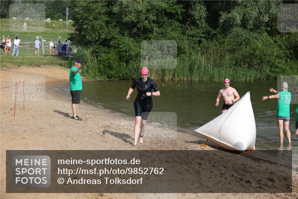 21.06.2026 - 29. Vierlanden-Triathlon Andreas Tolksdorf http://msf.ph/oto/9852762 21.06.2026 08:35:41 Schwimmen  meine-sportfotos.de