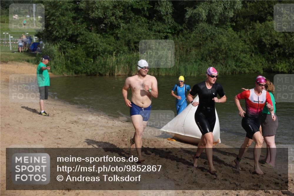 21.06.2026 - 29. Vierlanden-Triathlon Andreas Tolksdorf http://msf.ph/oto/9852867 21.06.2026 08:36:16 Schwimmen  meine-sportfotos.de