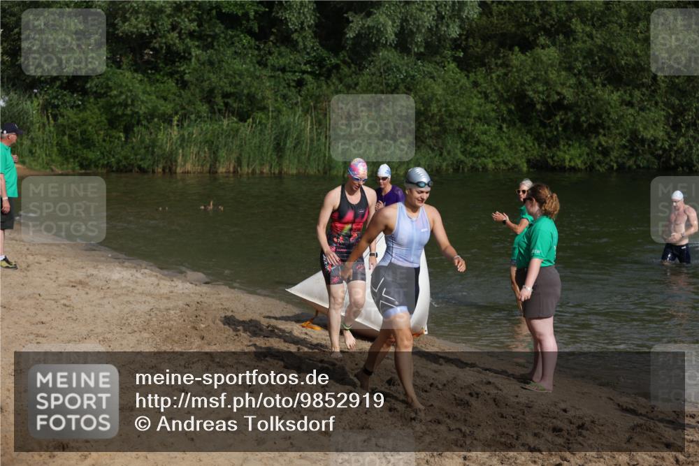 21.06.2026 - 29. Vierlanden-Triathlon Andreas Tolksdorf http://msf.ph/oto/9852919 21.06.2026 08:36:32 Schwimmen 207 meine-sportfotos.de
