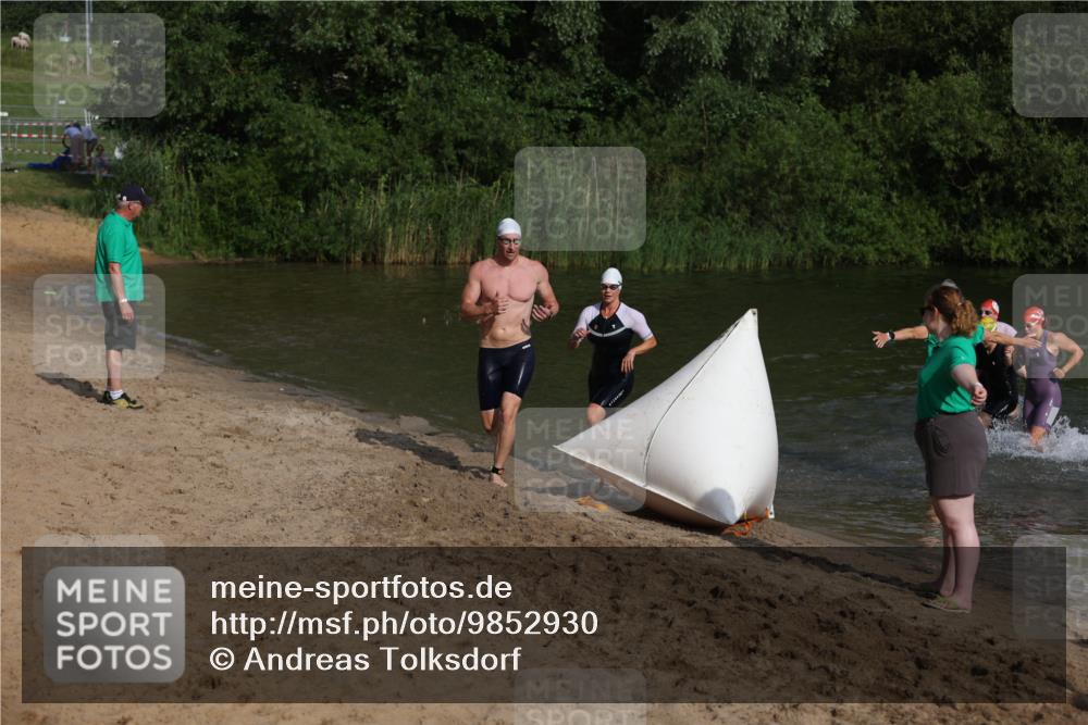 21.06.2026 - 29. Vierlanden-Triathlon Andreas Tolksdorf http://msf.ph/oto/9852930 21.06.2026 08:36:38 Schwimmen 207, 211 meine-sportfotos.de
