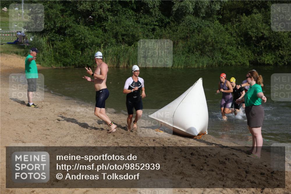 21.06.2026 - 29. Vierlanden-Triathlon Andreas Tolksdorf http://msf.ph/oto/9852939 21.06.2026 08:36:39 Schwimmen 207, 211 meine-sportfotos.de