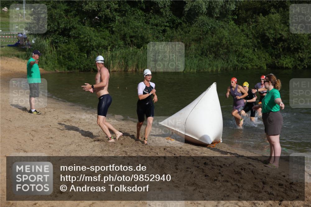 21.06.2026 - 29. Vierlanden-Triathlon Andreas Tolksdorf http://msf.ph/oto/9852940 21.06.2026 08:36:39 Schwimmen 207, 211 meine-sportfotos.de