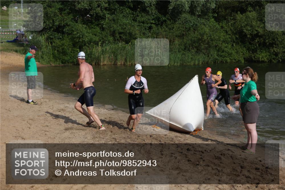 21.06.2026 - 29. Vierlanden-Triathlon Andreas Tolksdorf http://msf.ph/oto/9852943 21.06.2026 08:36:39 Schwimmen 207, 211 meine-sportfotos.de