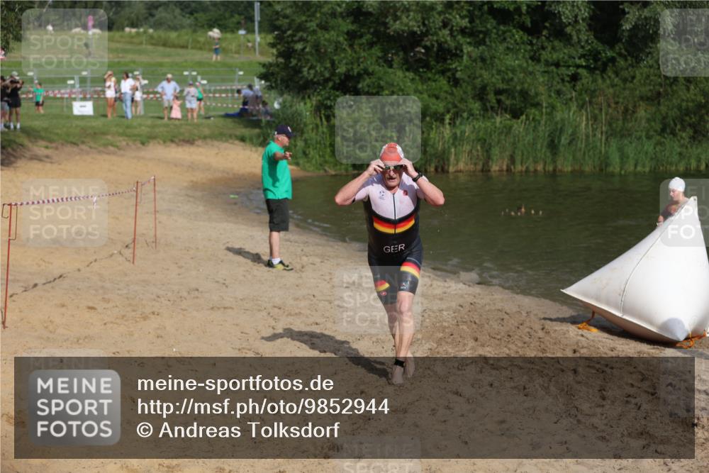 21.06.2026 - 29. Vierlanden-Triathlon Andreas Tolksdorf http://msf.ph/oto/9852944 21.06.2026 08:36:45 Schwimmen 207, 211 meine-sportfotos.de