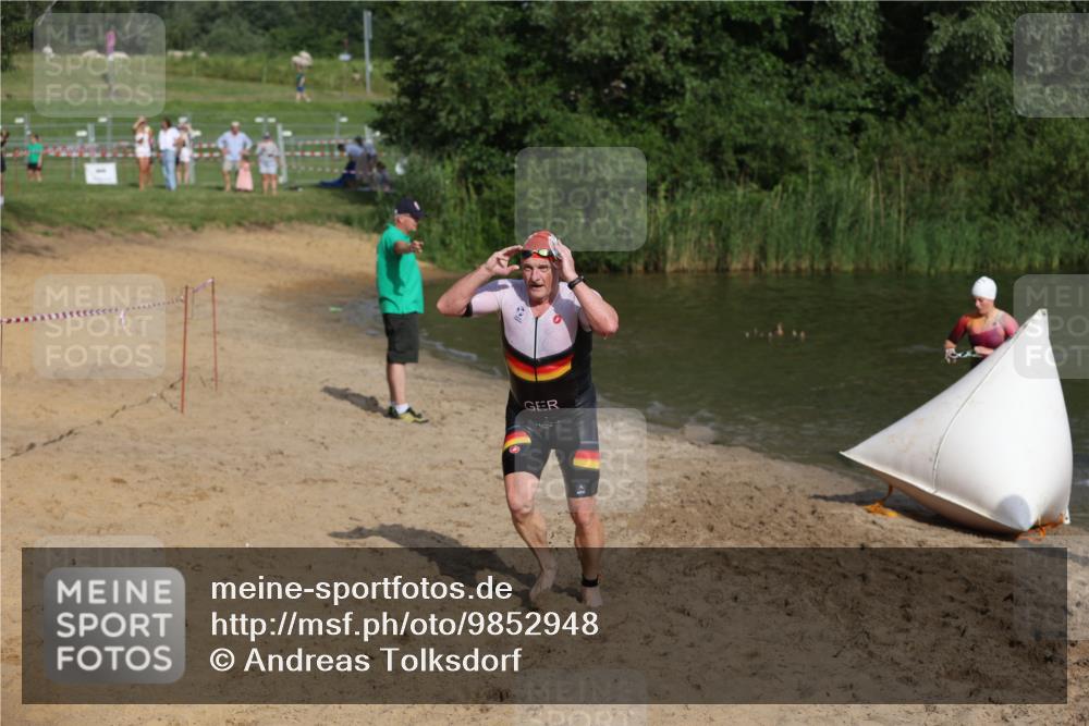 21.06.2026 - 29. Vierlanden-Triathlon Andreas Tolksdorf http://msf.ph/oto/9852948 21.06.2026 08:36:45 Schwimmen 207, 211 meine-sportfotos.de