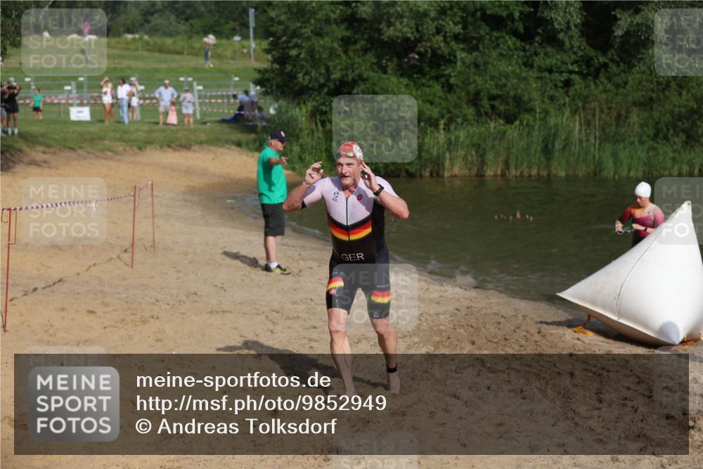 21.06.2026 - 29. Vierlanden-Triathlon Andreas Tolksdorf http://msf.ph/oto/9852949 21.06.2026 08:36:45 Schwimmen 207, 211 meine-sportfotos.de