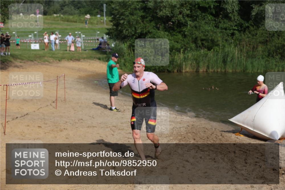 21.06.2026 - 29. Vierlanden-Triathlon Andreas Tolksdorf http://msf.ph/oto/9852950 21.06.2026 08:36:45 Schwimmen 207, 211 meine-sportfotos.de