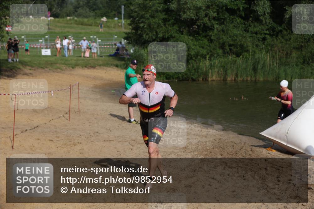 21.06.2026 - 29. Vierlanden-Triathlon Andreas Tolksdorf http://msf.ph/oto/9852954 21.06.2026 08:36:46 Schwimmen 207, 211 meine-sportfotos.de