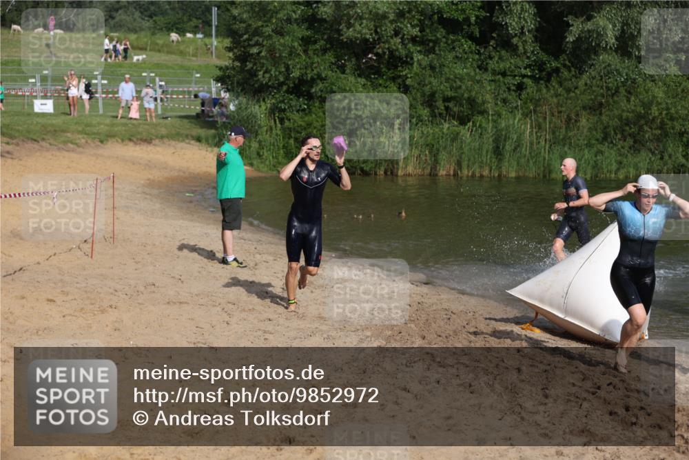 21.06.2026 - 29. Vierlanden-Triathlon Andreas Tolksdorf http://msf.ph/oto/9852972 21.06.2026 08:37:01 Schwimmen 24, 30, 63 meine-sportfotos.de