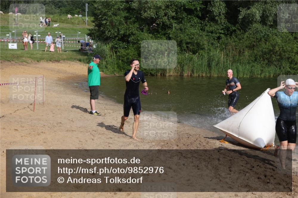 21.06.2026 - 29. Vierlanden-Triathlon Andreas Tolksdorf http://msf.ph/oto/9852976 21.06.2026 08:37:01 Schwimmen 24, 30, 63 meine-sportfotos.de