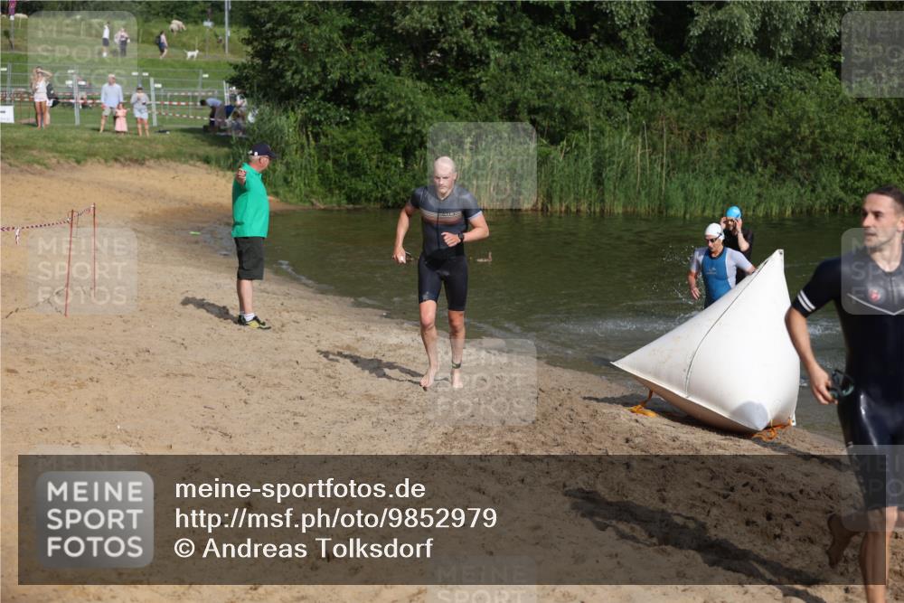 21.06.2026 - 29. Vierlanden-Triathlon Andreas Tolksdorf http://msf.ph/oto/9852979 21.06.2026 08:37:04 Schwimmen 24, 30, 63 meine-sportfotos.de