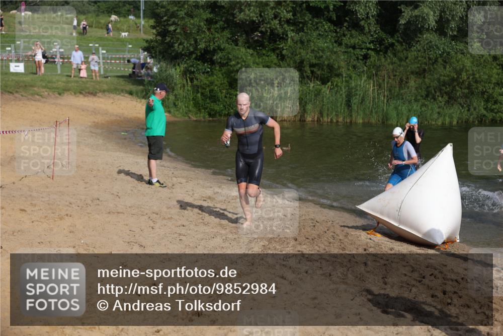 21.06.2026 - 29. Vierlanden-Triathlon Andreas Tolksdorf http://msf.ph/oto/9852984 21.06.2026 08:37:04 Schwimmen 24, 30, 63 meine-sportfotos.de