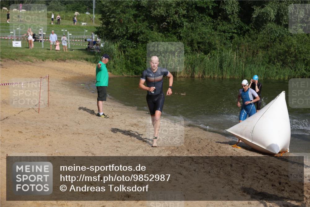 21.06.2026 - 29. Vierlanden-Triathlon Andreas Tolksdorf http://msf.ph/oto/9852987 21.06.2026 08:37:04 Schwimmen 24, 30, 63 meine-sportfotos.de
