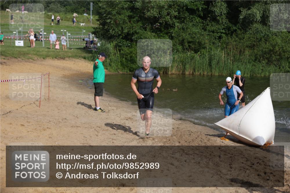 21.06.2026 - 29. Vierlanden-Triathlon Andreas Tolksdorf http://msf.ph/oto/9852989 21.06.2026 08:37:04 Schwimmen 24, 30, 63 meine-sportfotos.de