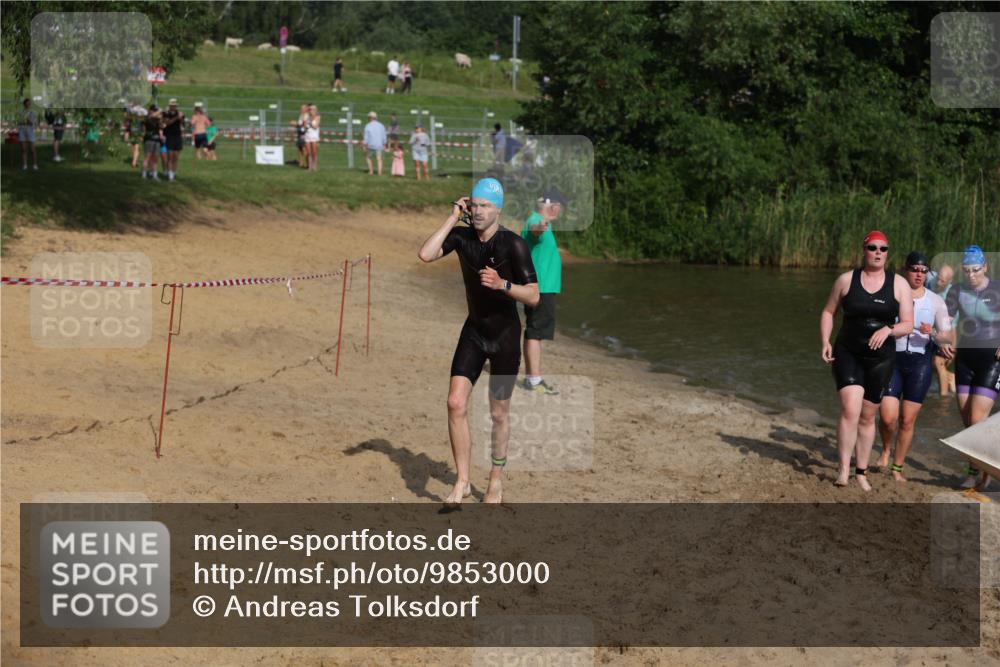 21.06.2026 - 29. Vierlanden-Triathlon Andreas Tolksdorf http://msf.ph/oto/9853000 21.06.2026 08:37:09 Schwimmen 24, 46, 63 meine-sportfotos.de