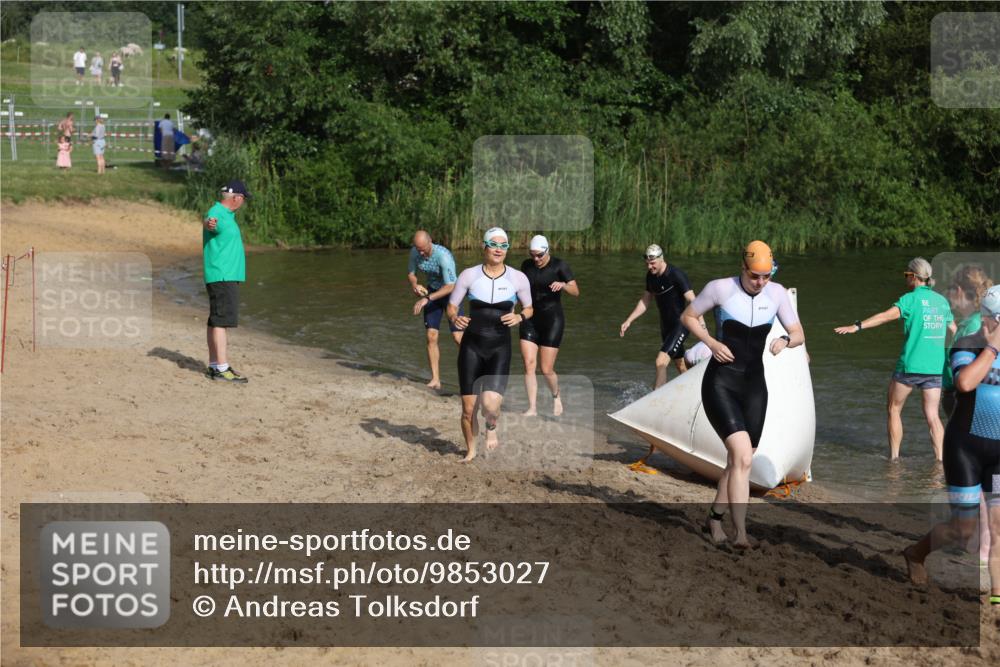 21.06.2026 - 29. Vierlanden-Triathlon Andreas Tolksdorf http://msf.ph/oto/9853027 21.06.2026 08:37:15 Schwimmen 46, 107 meine-sportfotos.de