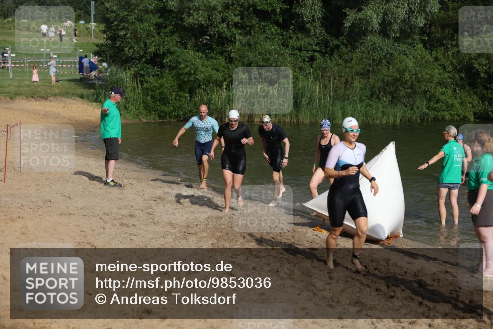 21.06.2026 - 29. Vierlanden-Triathlon Andreas Tolksdorf http://msf.ph/oto/9853036 21.06.2026 08:37:16 Schwimmen 46, 107, 127 meine-sportfotos.de