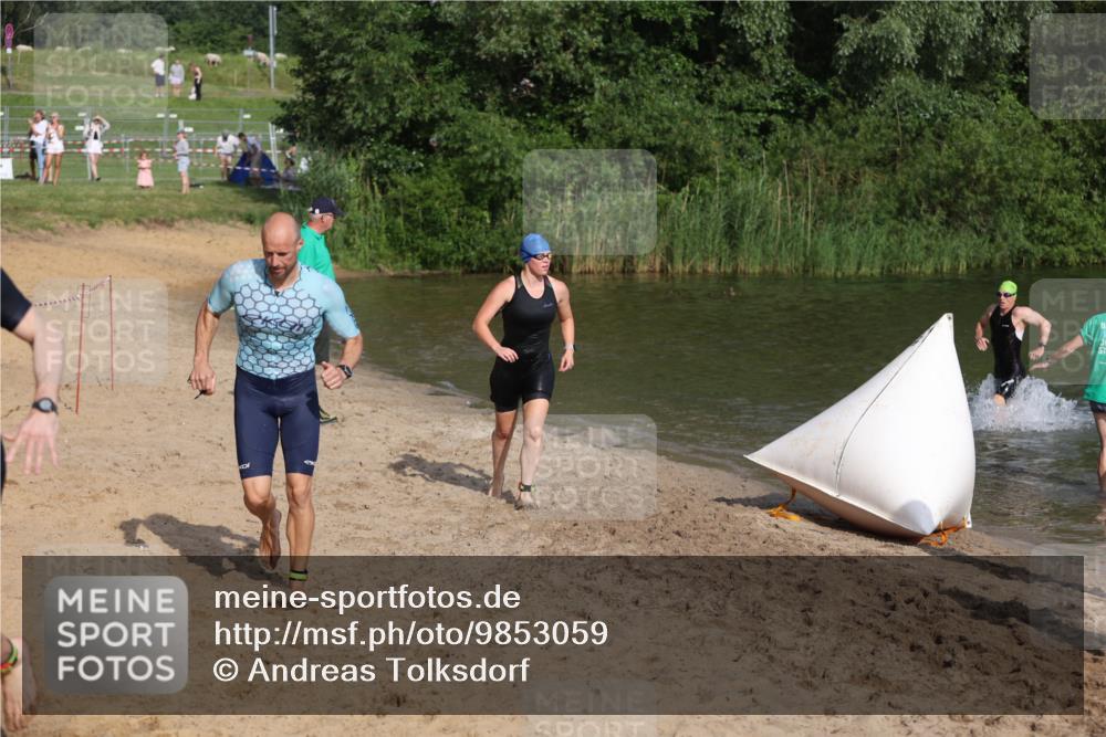 21.06.2026 - 29. Vierlanden-Triathlon Andreas Tolksdorf http://msf.ph/oto/9853059 21.06.2026 08:37:23 Schwimmen 31, 46, 107, 127 meine-sportfotos.de