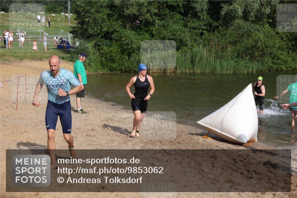 21.06.2026 - 29. Vierlanden-Triathlon Andreas Tolksdorf http://msf.ph/oto/9853062 21.06.2026 08:37:23 Schwimmen 31, 46, 107, 127 meine-sportfotos.de