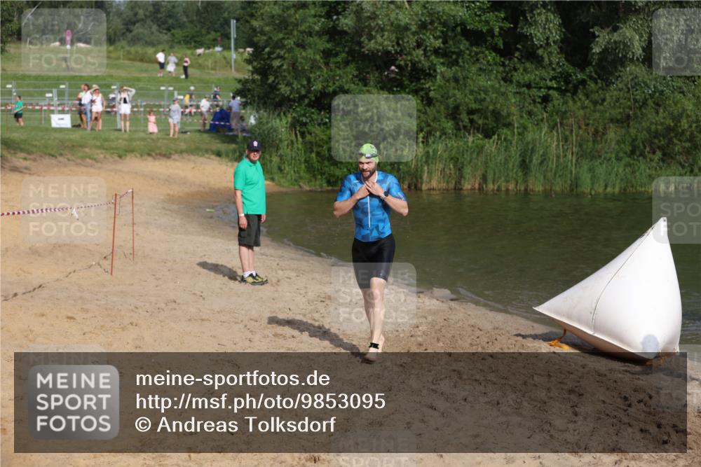 21.06.2026 - 29. Vierlanden-Triathlon Andreas Tolksdorf http://msf.ph/oto/9853095 21.06.2026 08:37:39 Schwimmen 36 meine-sportfotos.de
