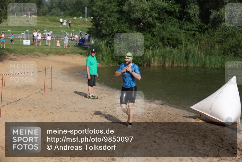 21.06.2026 - 29. Vierlanden-Triathlon Andreas Tolksdorf http://msf.ph/oto/9853097 21.06.2026 08:37:39 Schwimmen 36 meine-sportfotos.de