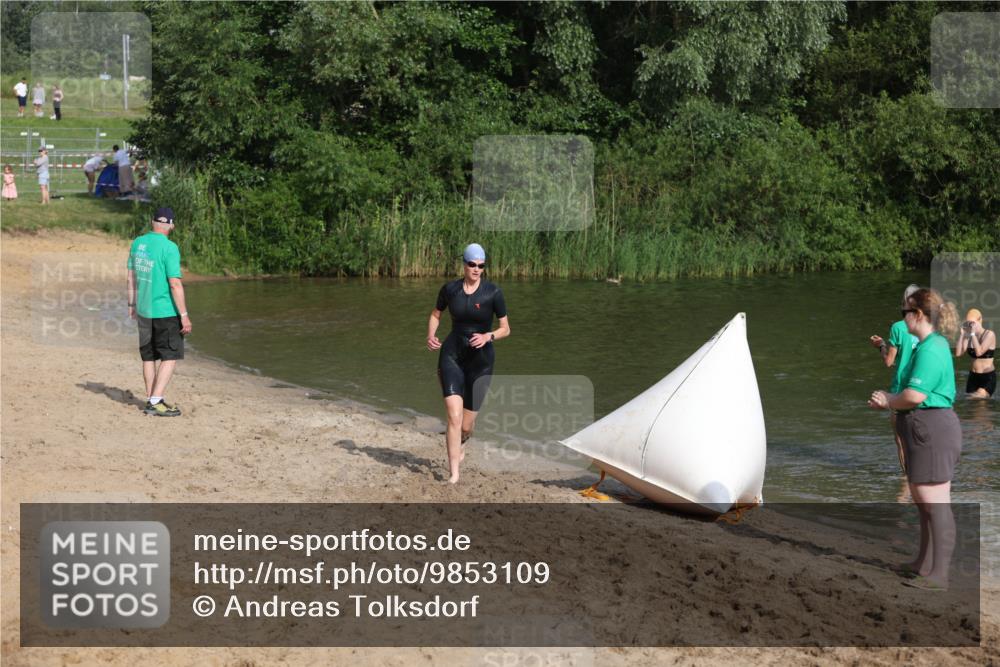 21.06.2026 - 29. Vierlanden-Triathlon Andreas Tolksdorf http://msf.ph/oto/9853109 21.06.2026 08:37:47 Schwimmen 37 meine-sportfotos.de
