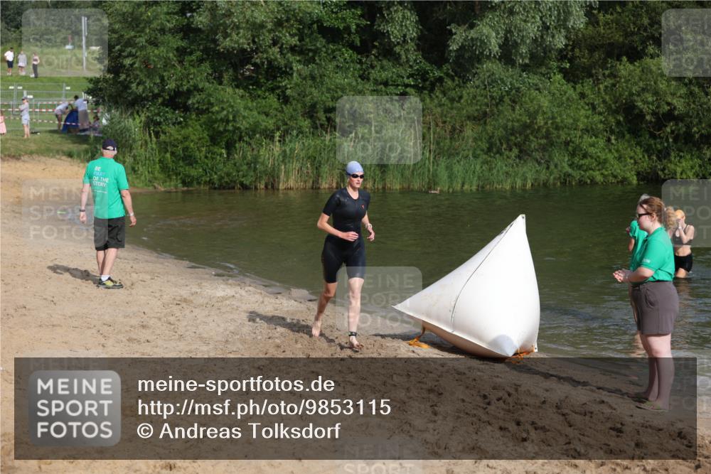 21.06.2026 - 29. Vierlanden-Triathlon Andreas Tolksdorf http://msf.ph/oto/9853115 21.06.2026 08:37:47 Schwimmen 37 meine-sportfotos.de
