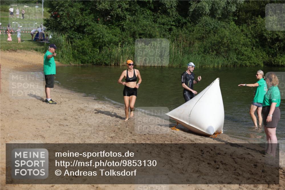 21.06.2026 - 29. Vierlanden-Triathlon Andreas Tolksdorf http://msf.ph/oto/9853130 21.06.2026 08:37:53 Schwimmen 13, 37 meine-sportfotos.de