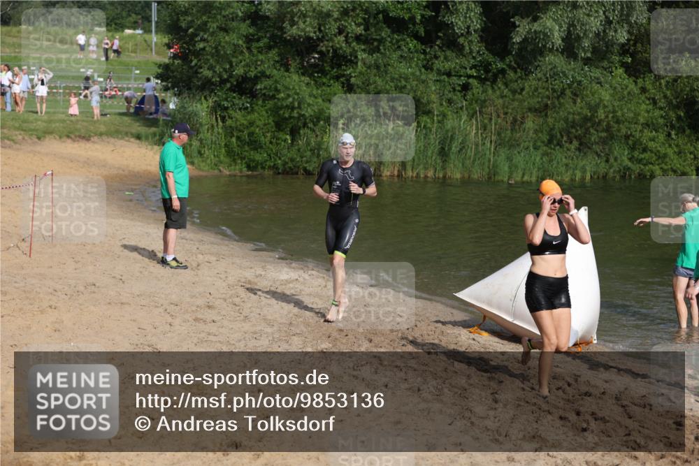21.06.2026 - 29. Vierlanden-Triathlon Andreas Tolksdorf http://msf.ph/oto/9853136 21.06.2026 08:37:55 Schwimmen 13, 37 meine-sportfotos.de