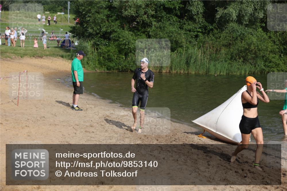 21.06.2026 - 29. Vierlanden-Triathlon Andreas Tolksdorf http://msf.ph/oto/9853140 21.06.2026 08:37:55 Schwimmen 13, 37 meine-sportfotos.de