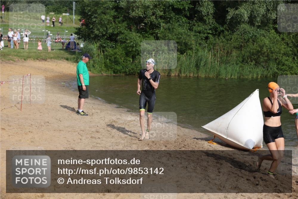21.06.2026 - 29. Vierlanden-Triathlon Andreas Tolksdorf http://msf.ph/oto/9853142 21.06.2026 08:37:56 Schwimmen 13, 37 meine-sportfotos.de