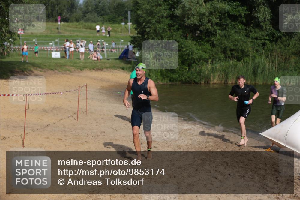 21.06.2026 - 29. Vierlanden-Triathlon Andreas Tolksdorf http://msf.ph/oto/9853174 21.06.2026 08:38:15 Schwimmen 12, 45, 76, 77 meine-sportfotos.de