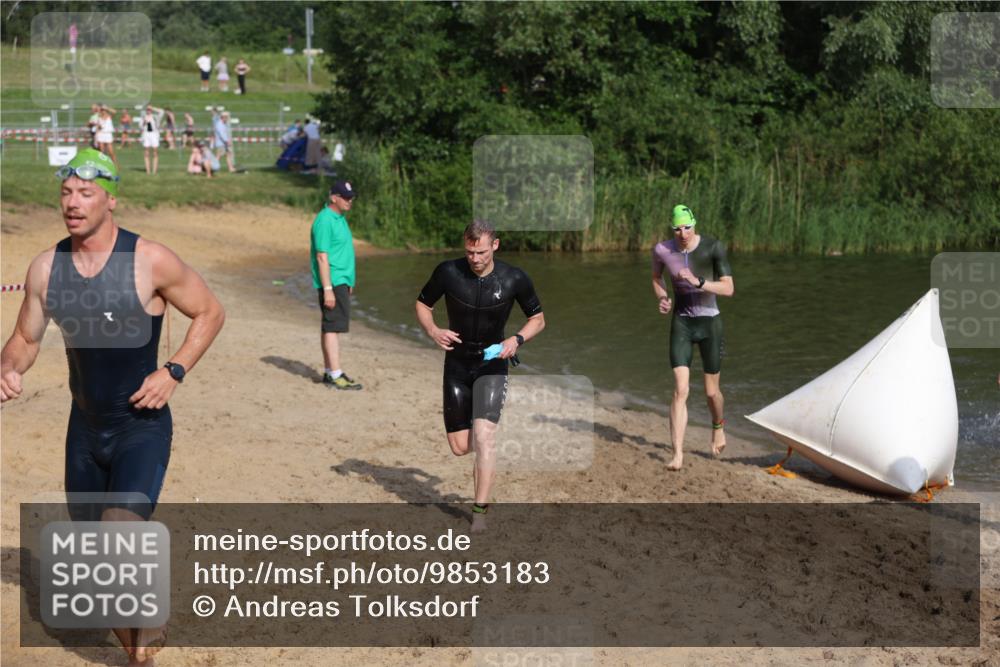 21.06.2026 - 29. Vierlanden-Triathlon Andreas Tolksdorf http://msf.ph/oto/9853183 21.06.2026 08:38:17 Schwimmen 12, 45, 57, 76, 77 meine-sportfotos.de