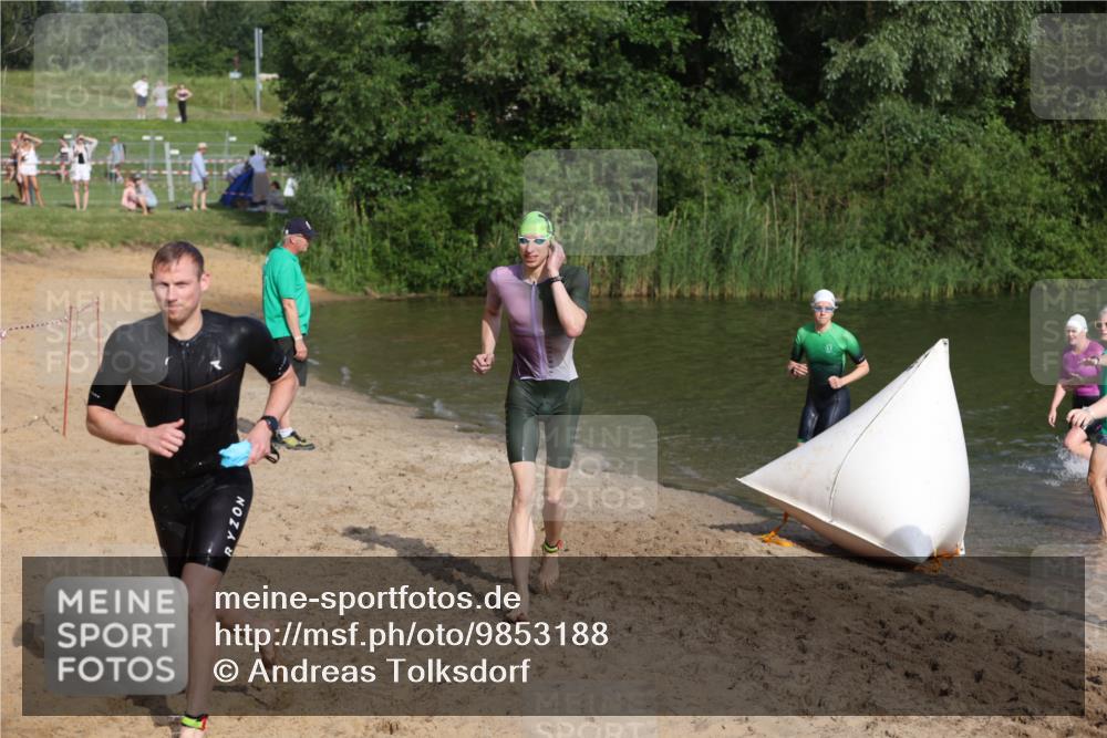 21.06.2026 - 29. Vierlanden-Triathlon Andreas Tolksdorf http://msf.ph/oto/9853188 21.06.2026 08:38:18 Schwimmen 12, 45, 57, 76, 77 meine-sportfotos.de
