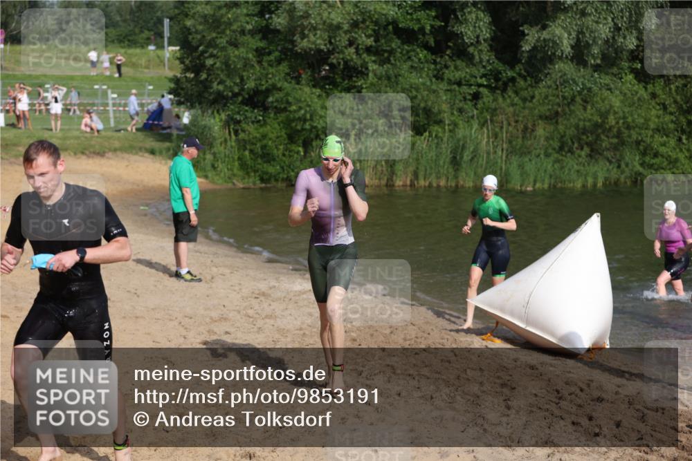 21.06.2026 - 29. Vierlanden-Triathlon Andreas Tolksdorf http://msf.ph/oto/9853191 21.06.2026 08:38:18 Schwimmen 12, 45, 57, 76, 77 meine-sportfotos.de