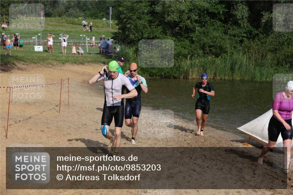 21.06.2026 - 29. Vierlanden-Triathlon Andreas Tolksdorf http://msf.ph/oto/9853203 21.06.2026 08:38:26 Schwimmen 12, 57 meine-sportfotos.de