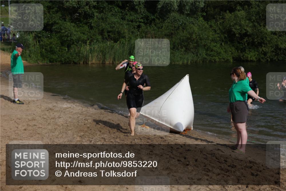 21.06.2026 - 29. Vierlanden-Triathlon Andreas Tolksdorf http://msf.ph/oto/9853220 21.06.2026 08:38:46 Schwimmen 60, 82 meine-sportfotos.de