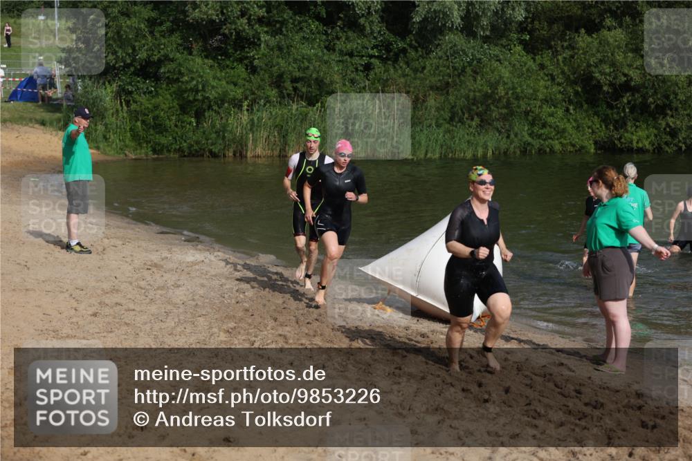 21.06.2026 - 29. Vierlanden-Triathlon Andreas Tolksdorf http://msf.ph/oto/9853226 21.06.2026 08:38:47 Schwimmen 60, 82 meine-sportfotos.de