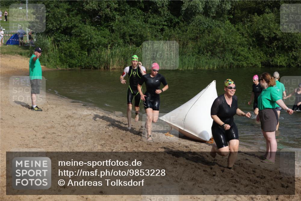 21.06.2026 - 29. Vierlanden-Triathlon Andreas Tolksdorf http://msf.ph/oto/9853228 21.06.2026 08:38:47 Schwimmen 60, 82 meine-sportfotos.de
