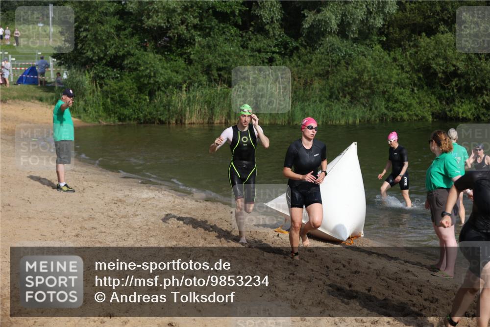21.06.2026 - 29. Vierlanden-Triathlon Andreas Tolksdorf http://msf.ph/oto/9853234 21.06.2026 08:38:48 Schwimmen 60, 61, 82 meine-sportfotos.de