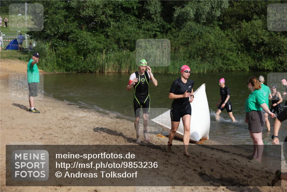21.06.2026 - 29. Vierlanden-Triathlon Andreas Tolksdorf http://msf.ph/oto/9853236 21.06.2026 08:38:48 Schwimmen 60, 61, 82 meine-sportfotos.de