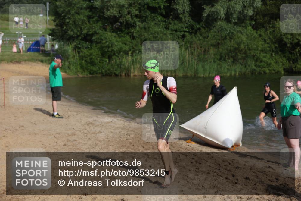 21.06.2026 - 29. Vierlanden-Triathlon Andreas Tolksdorf http://msf.ph/oto/9853245 21.06.2026 08:38:50 Schwimmen 60, 61, 82 meine-sportfotos.de