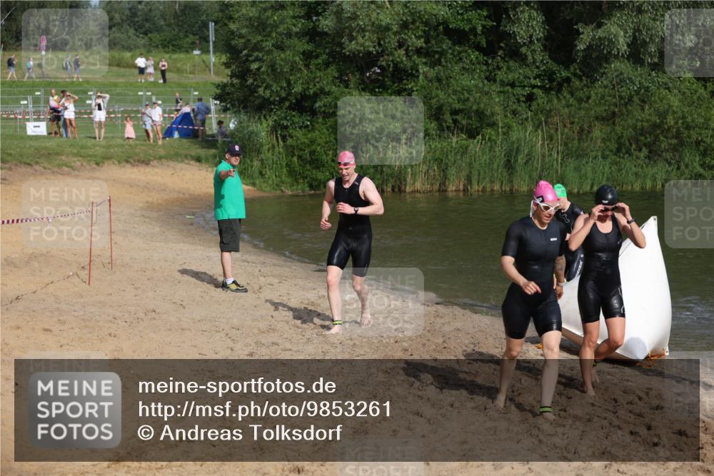 21.06.2026 - 29. Vierlanden-Triathlon Andreas Tolksdorf http://msf.ph/oto/9853261 21.06.2026 08:38:56 Schwimmen 61, 82 meine-sportfotos.de