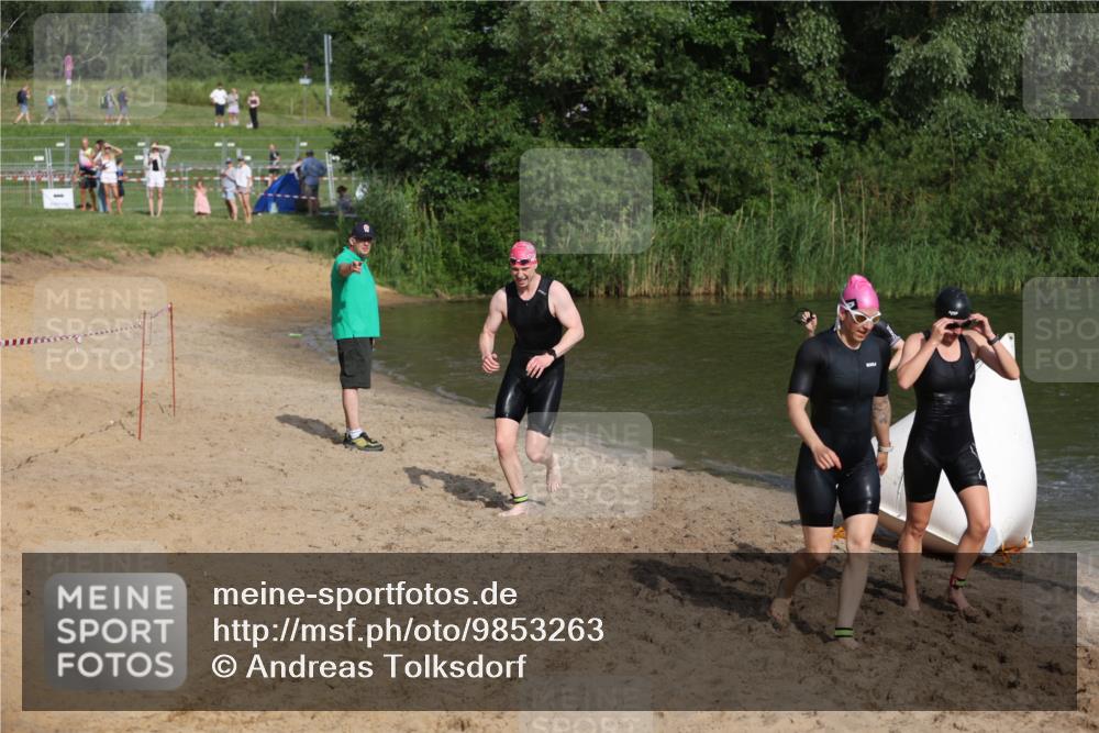 21.06.2026 - 29. Vierlanden-Triathlon Andreas Tolksdorf http://msf.ph/oto/9853263 21.06.2026 08:38:56 Schwimmen 61, 82 meine-sportfotos.de