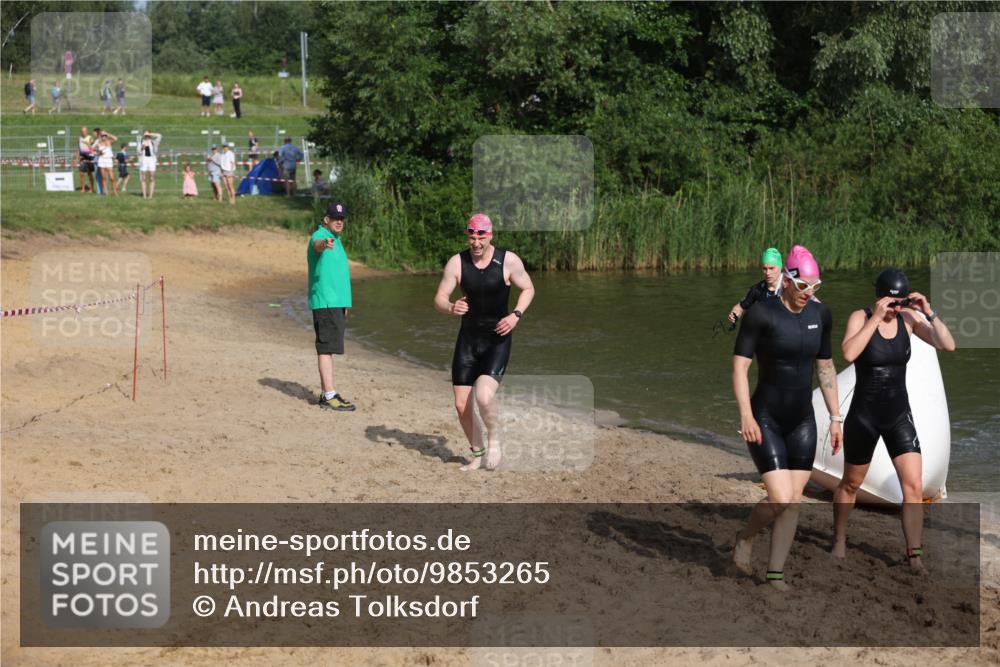 21.06.2026 - 29. Vierlanden-Triathlon Andreas Tolksdorf http://msf.ph/oto/9853265 21.06.2026 08:38:56 Schwimmen 61, 82 meine-sportfotos.de