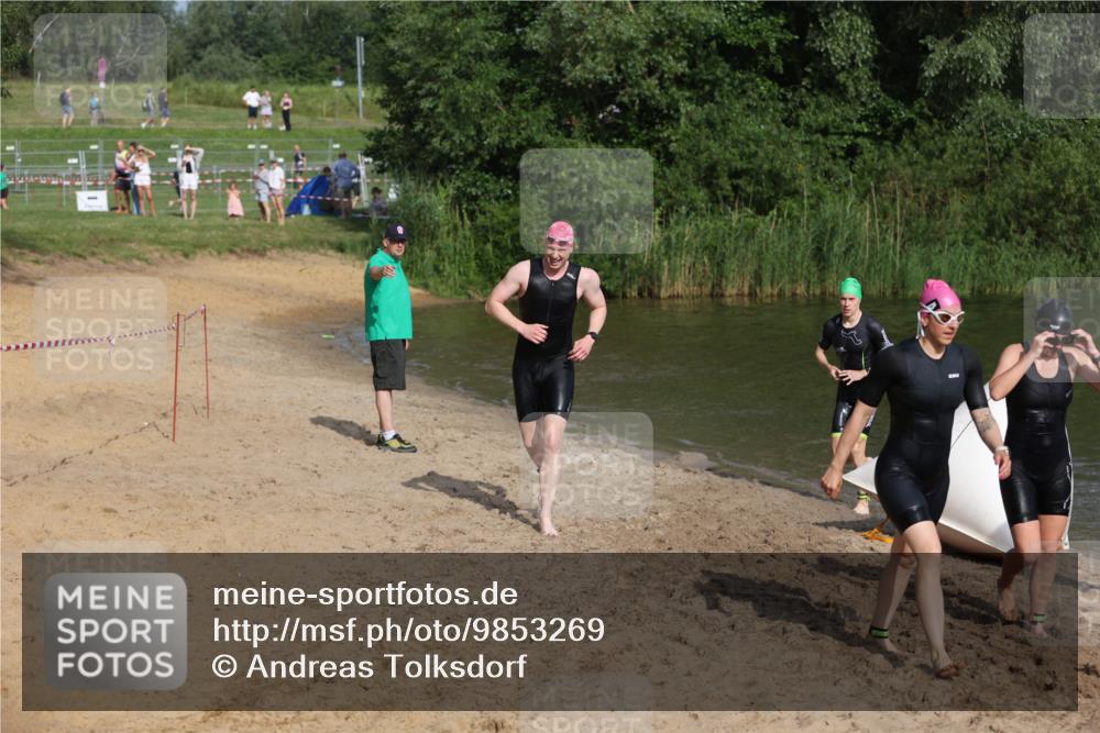 21.06.2026 - 29. Vierlanden-Triathlon Andreas Tolksdorf http://msf.ph/oto/9853269 21.06.2026 08:38:56 Schwimmen 61, 82 meine-sportfotos.de