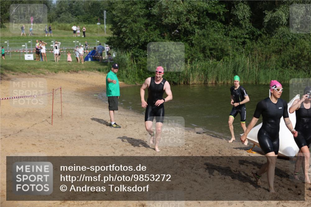 21.06.2026 - 29. Vierlanden-Triathlon Andreas Tolksdorf http://msf.ph/oto/9853272 21.06.2026 08:38:56 Schwimmen 61, 82 meine-sportfotos.de