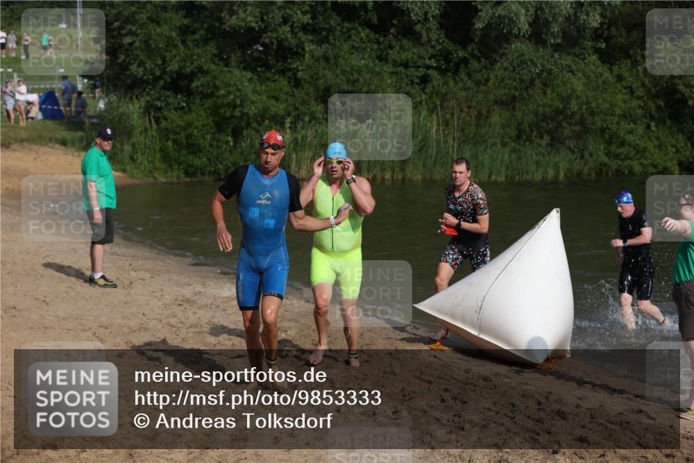 21.06.2026 - 29. Vierlanden-Triathlon Andreas Tolksdorf http://msf.ph/oto/9853333 21.06.2026 08:39:19 Schwimmen 32, 155, 166, 212 meine-sportfotos.de
